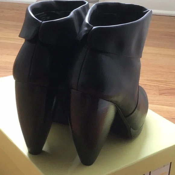 Max Studio Umberto Women’s Leather Booties - Picture 5 of 12